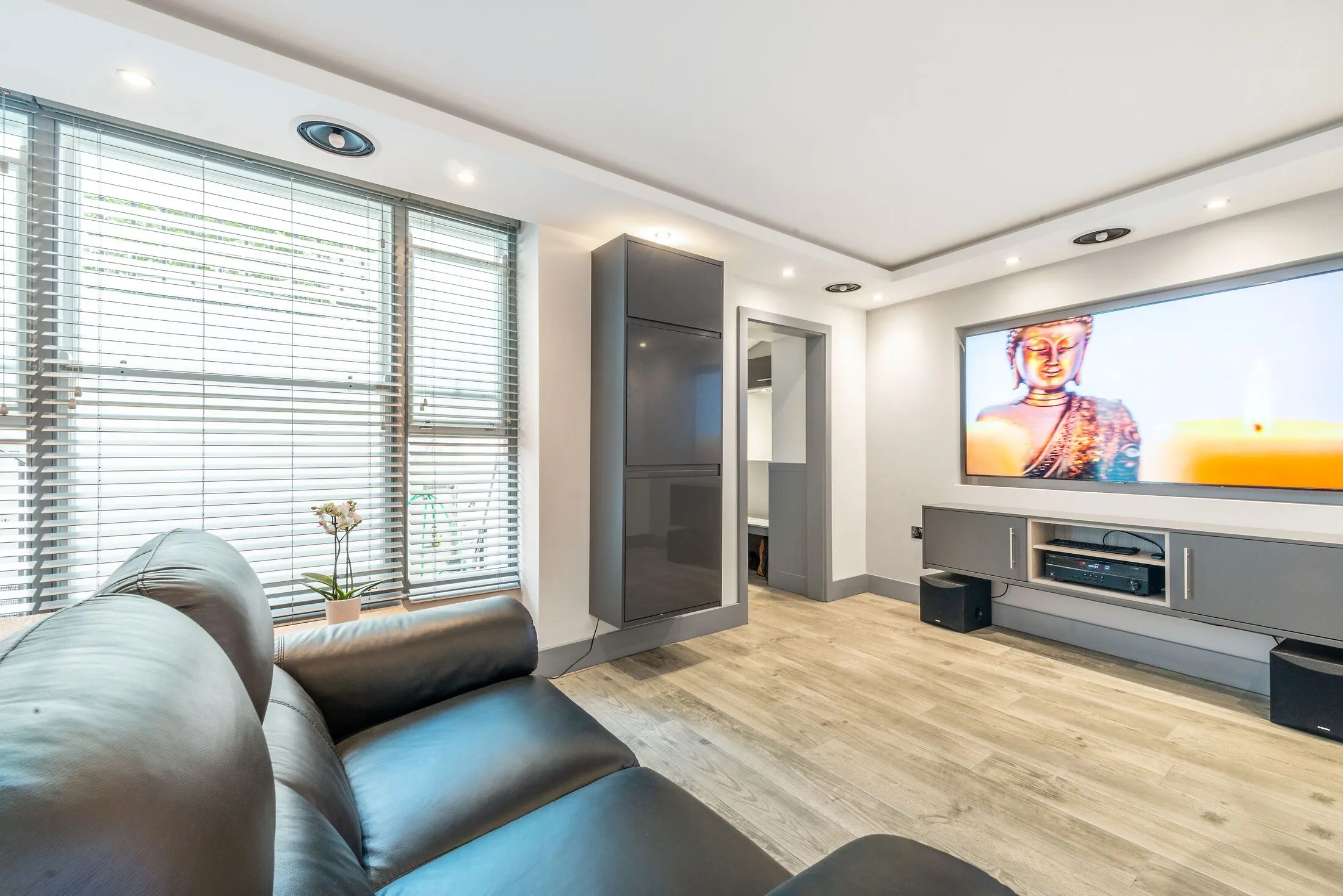 Flat Shrewsbury Road in City of Westminster