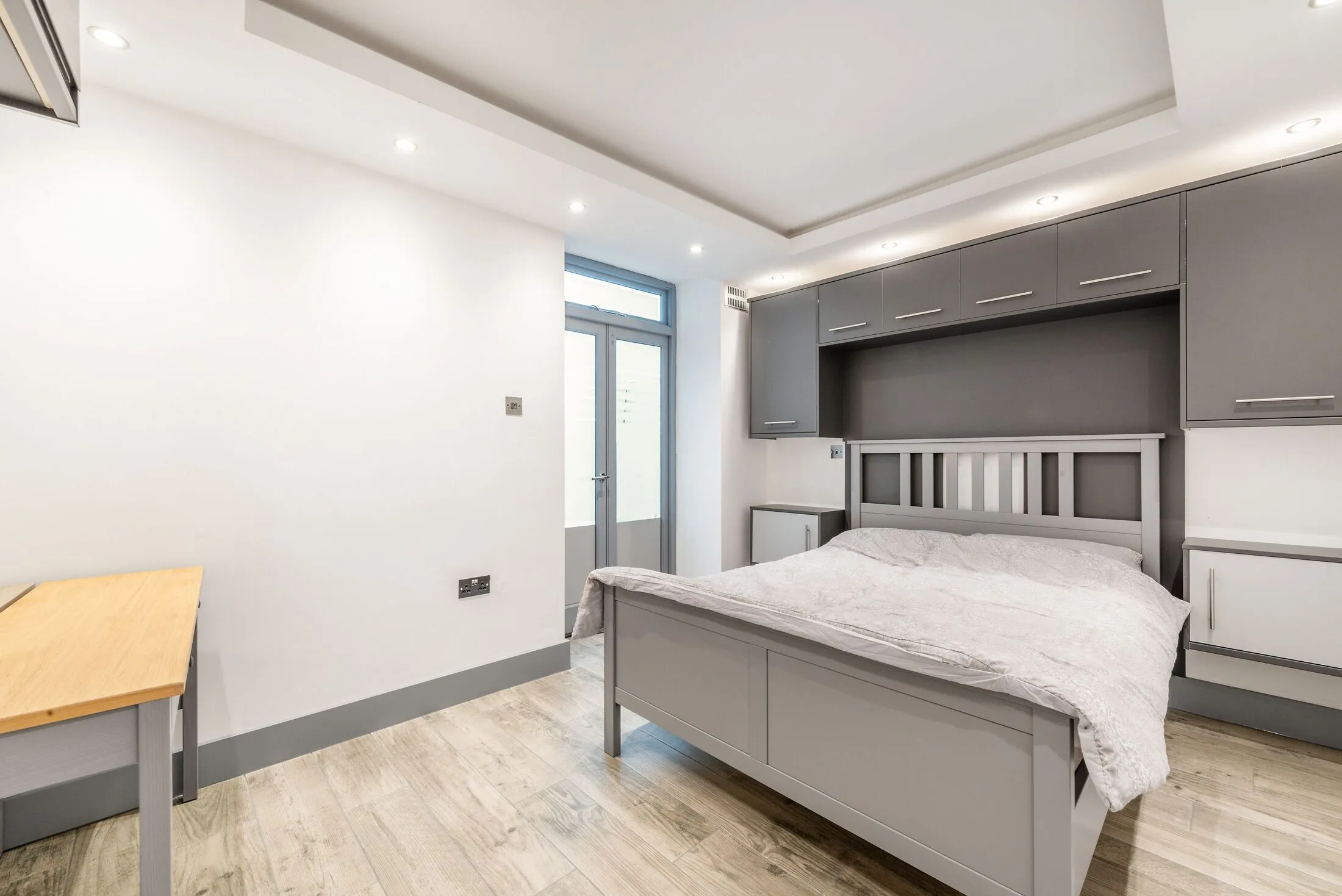 Flat Shrewsbury Road in City of Westminster