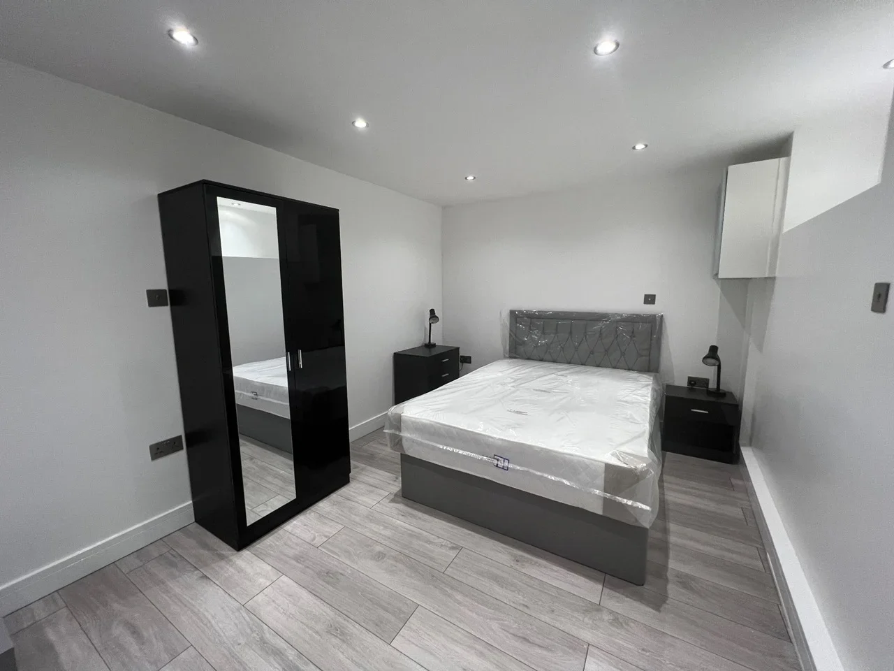 Flat Finchley Road in Greater London