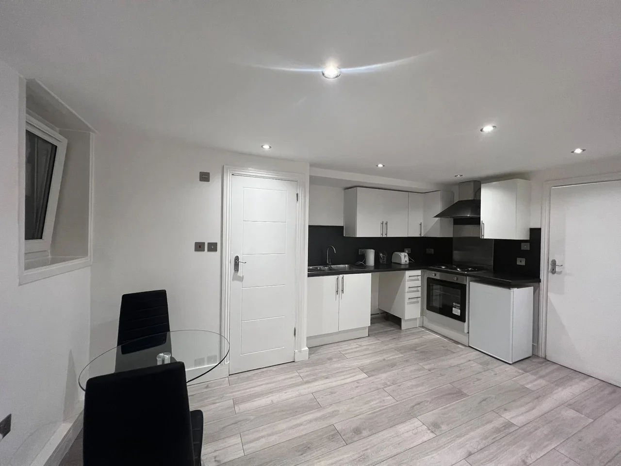 Flat Finchley Road in Greater London
