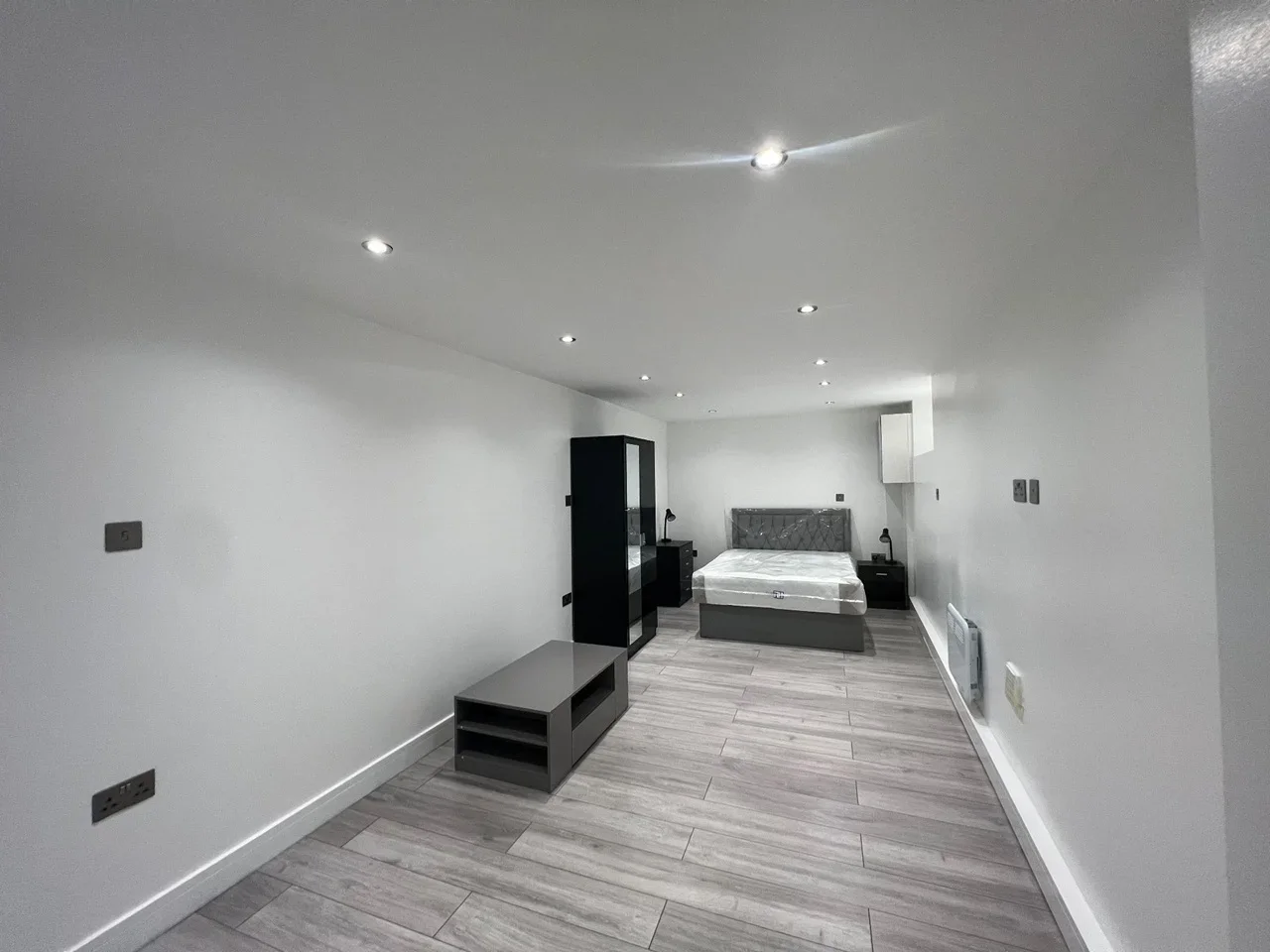 Flat Finchley Road in Greater London