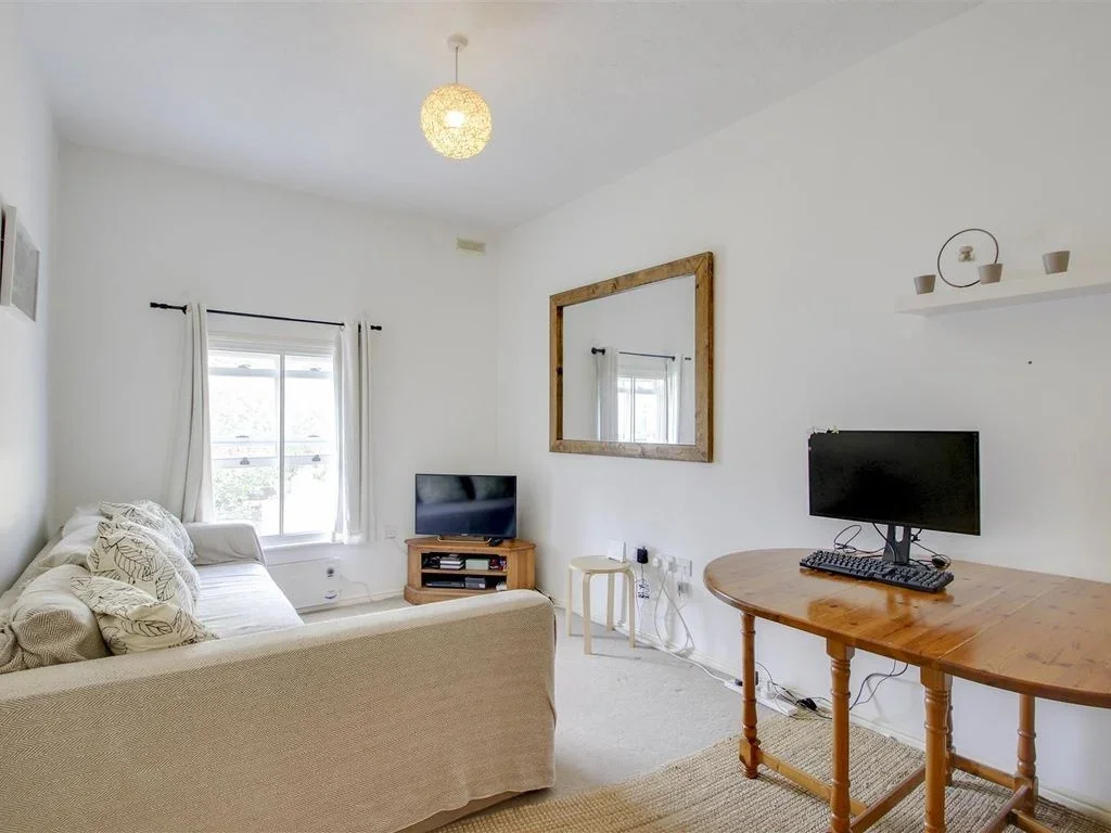 Flat London Road in Greater London