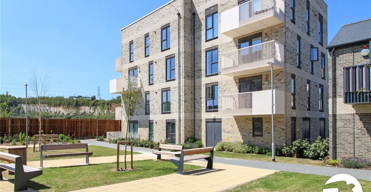 Flat Fastrack Castle Hill West in Ebbsfleet Garden City