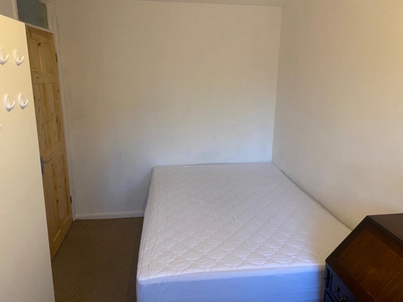 Room Hestor Walk in Manchester