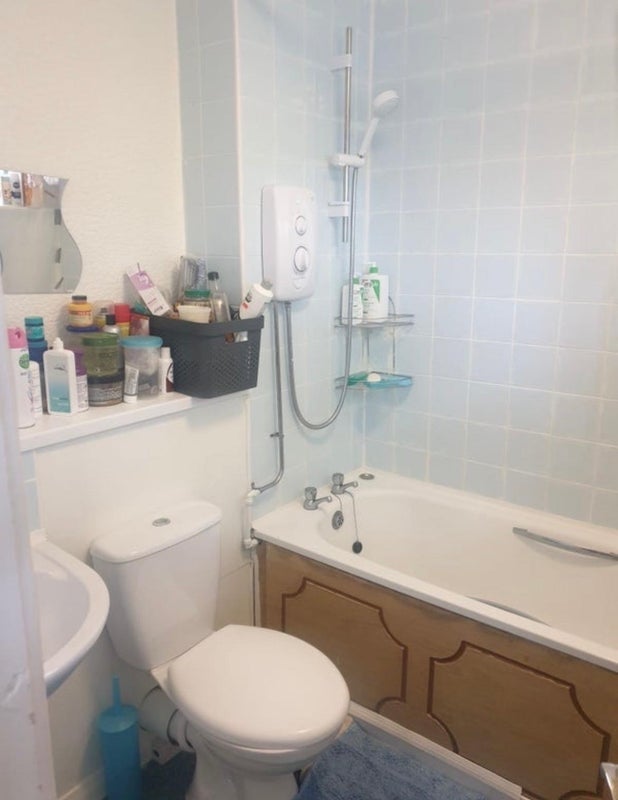 Room Hestor Walk in Manchester