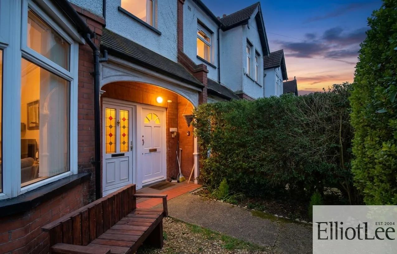 Flat Nibthwaite Road in Greater London