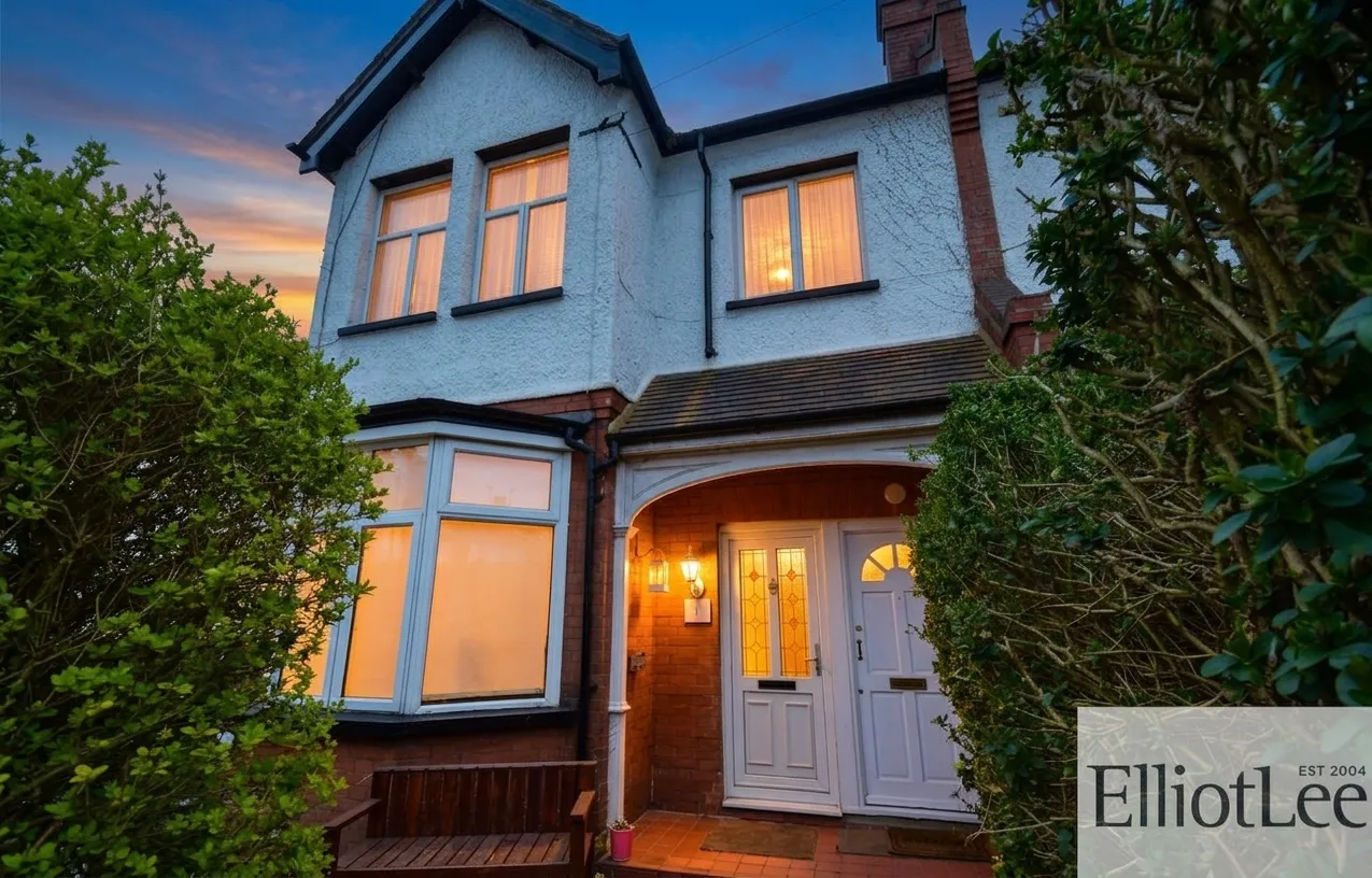 Flat Nibthwaite Road in Greater London