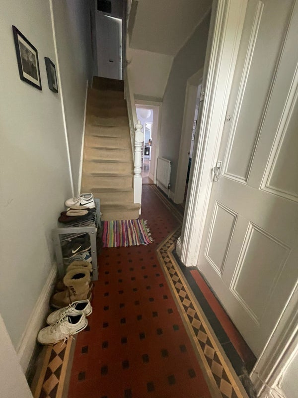 Room Longmead Avenue in Bristol