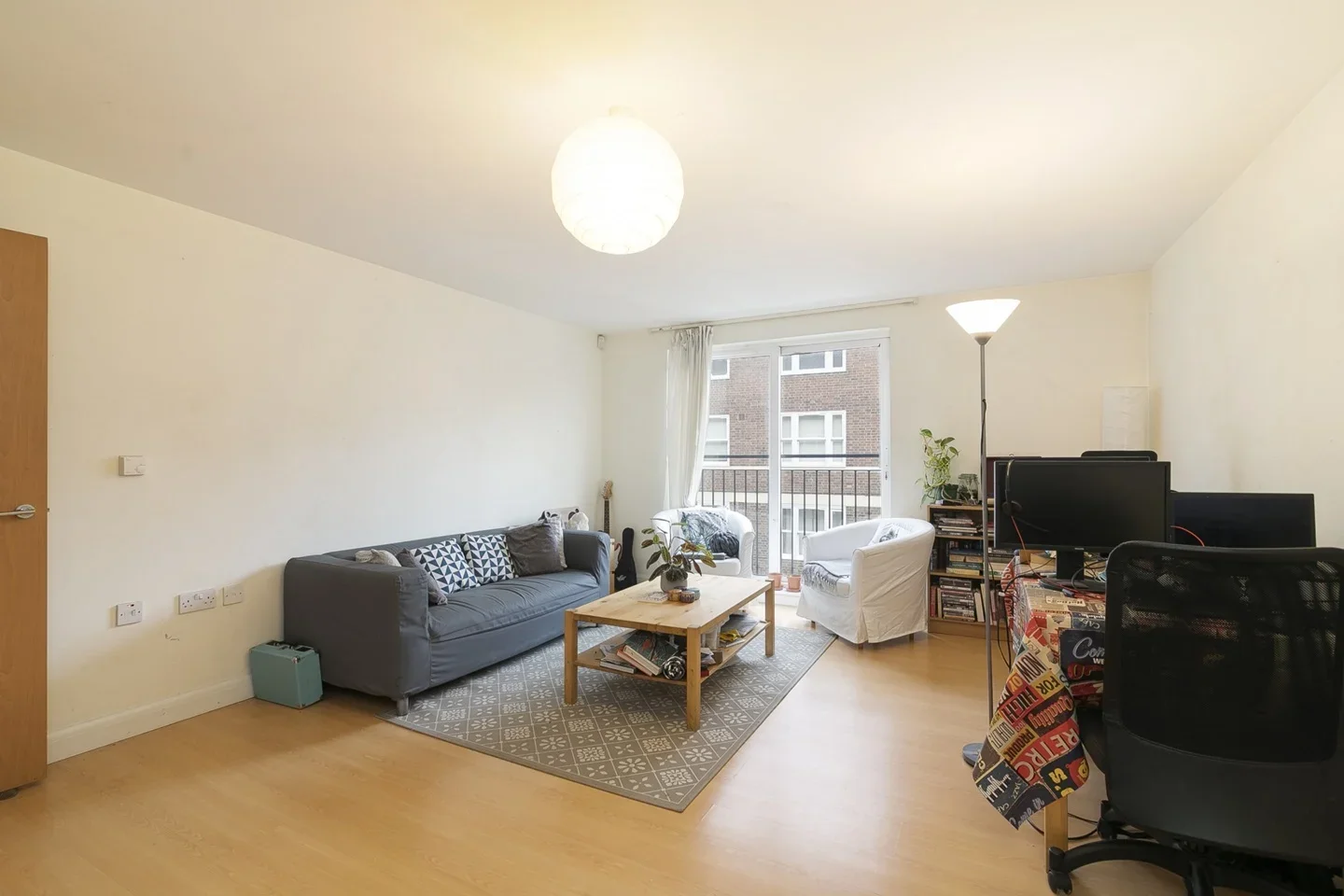 Flat Turin Street in Greater London