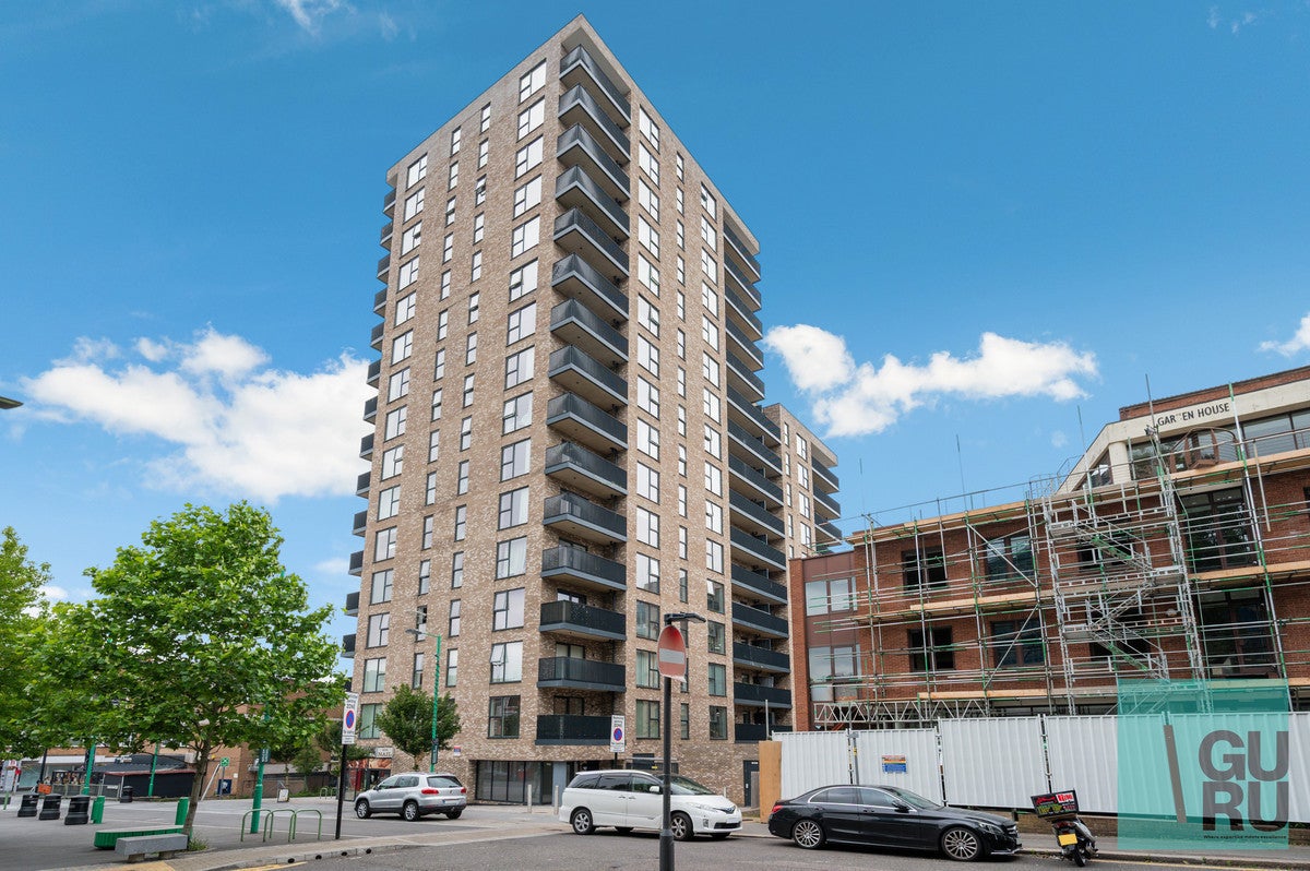 Flat St John's Road in Greater London