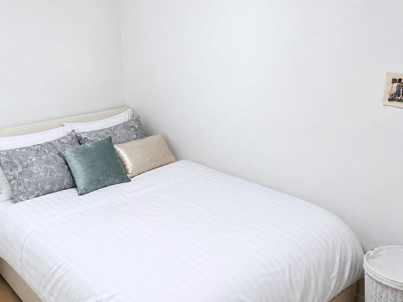 Room Melrose Avenue in Greater London