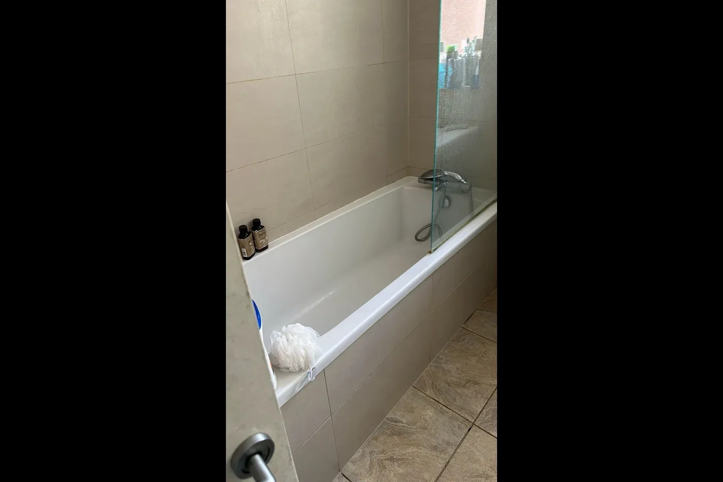 Room Melrose Avenue in Greater London