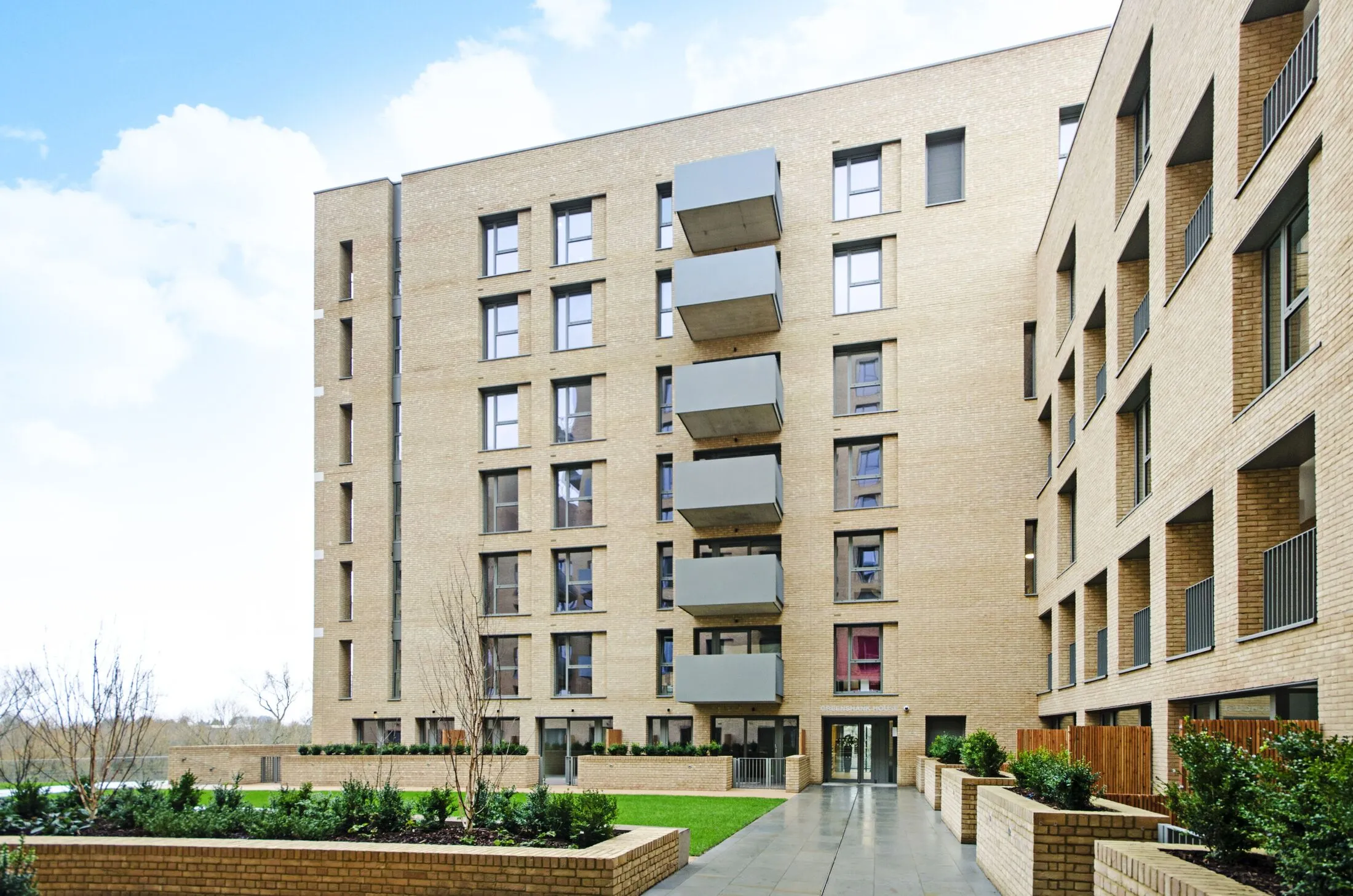Flat Moorhen Drive in Greater London