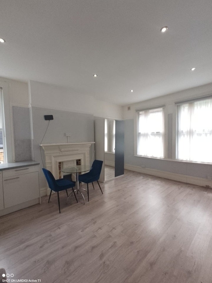 Flat Alexandra Park Road in Greater London