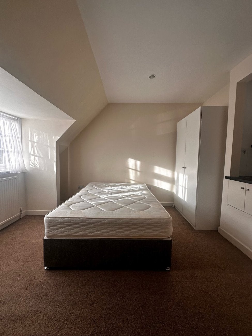 Flat Market Place in Greater London