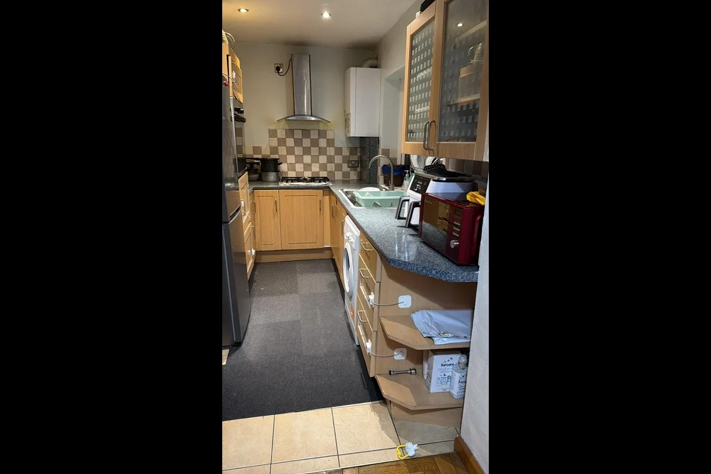 Room Rose Avenue in Greater London