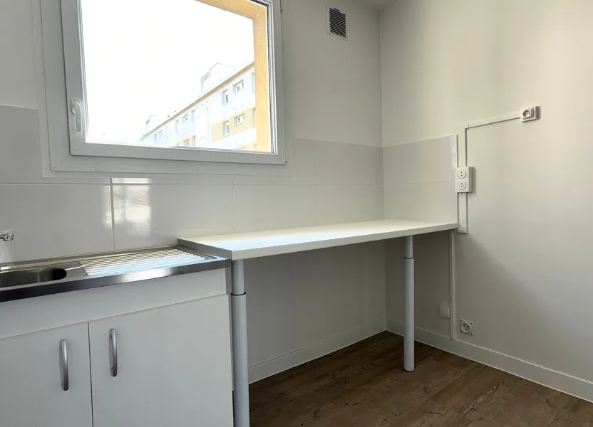 Flat Avenue Lucien Loyauté in Noisy-le-Grand