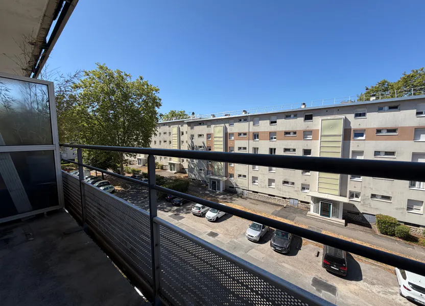 Flat Avenue Lucien Loyauté in Noisy-le-Grand