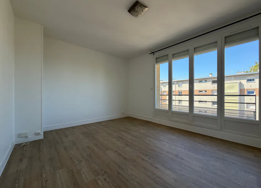 Flat Avenue Lucien Loyauté in Noisy-le-Grand