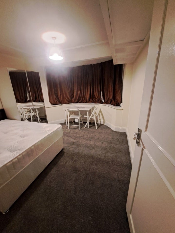 Room Midstrath Road in Greater London