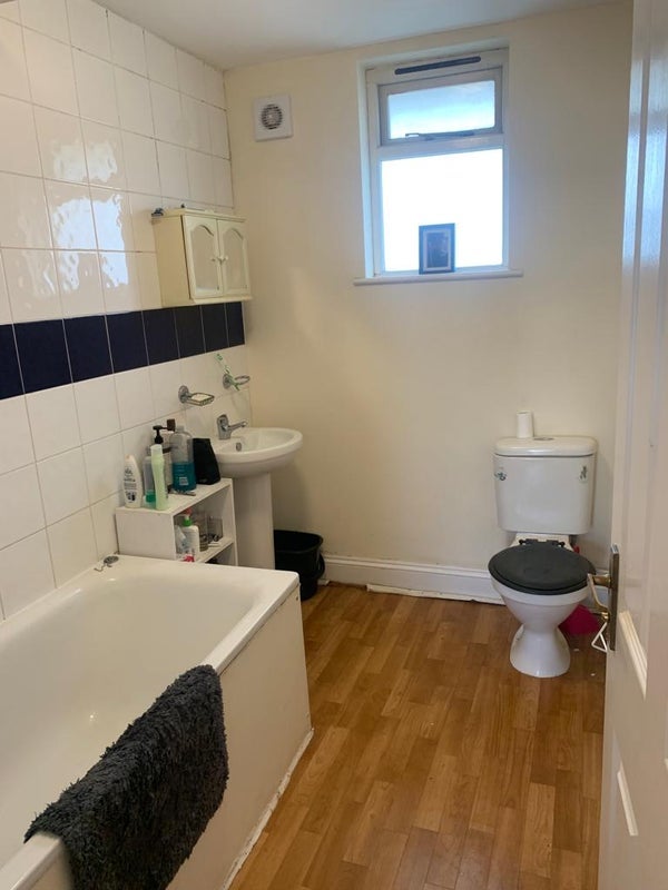 Room Dunford Road in Greater London