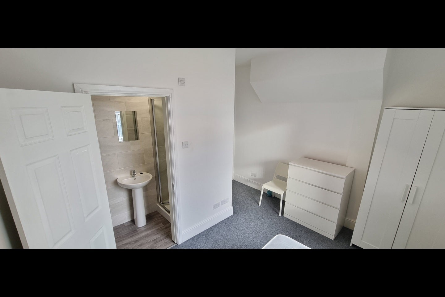 Room Ash Grove in Hull