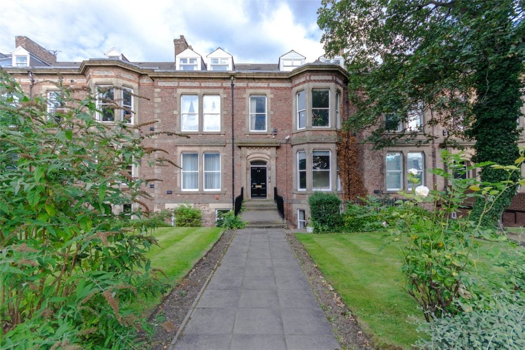 Flat Osborne Terrace in Newcastle upon Tyne