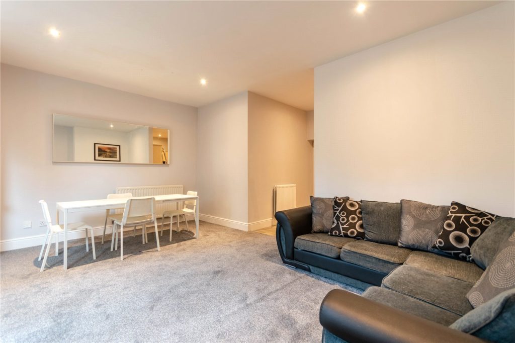 Flat Osborne Terrace in Newcastle upon Tyne