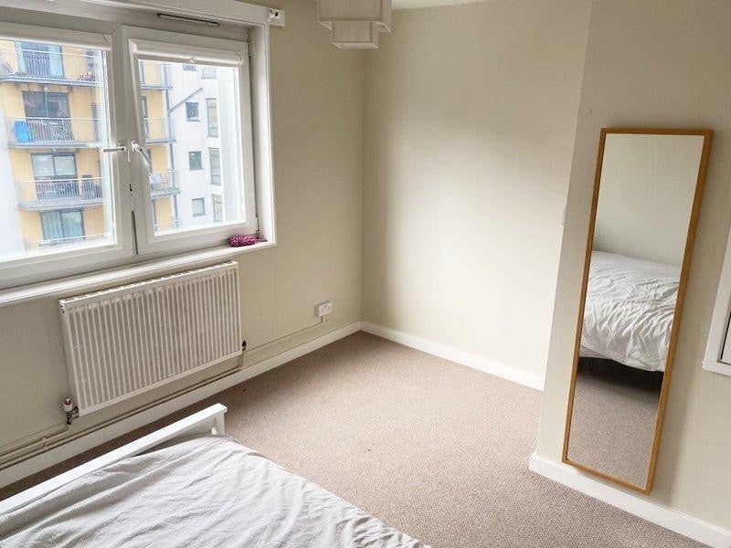 Room Sanctuary Street in Greater London