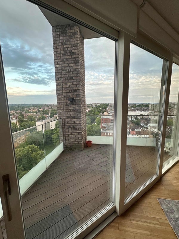 Flat Brixton Hill in Greater London