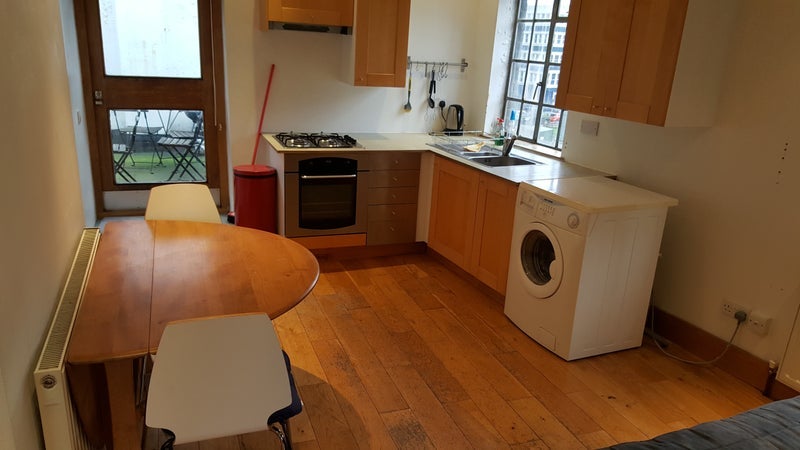 Flat Cavell Street in Greater London