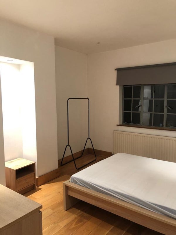 Flat Cavell Street in Greater London
