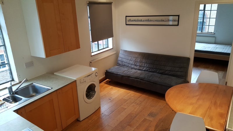Flat Cavell Street in Greater London