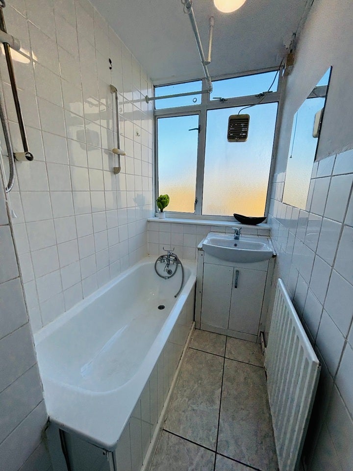 Room Marylands Road in City of Westminster
