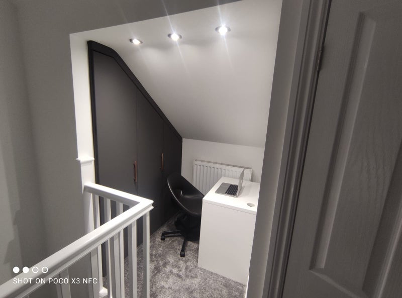 Room Manor Oaks Road in Sheffield