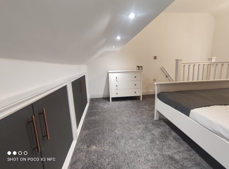 Room Manor Oaks Road in Sheffield