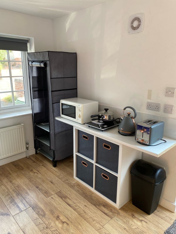 Room Woodlands Park Road in White Waltham