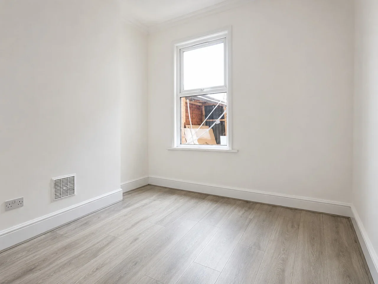 House Vicarage Lane in Greater London