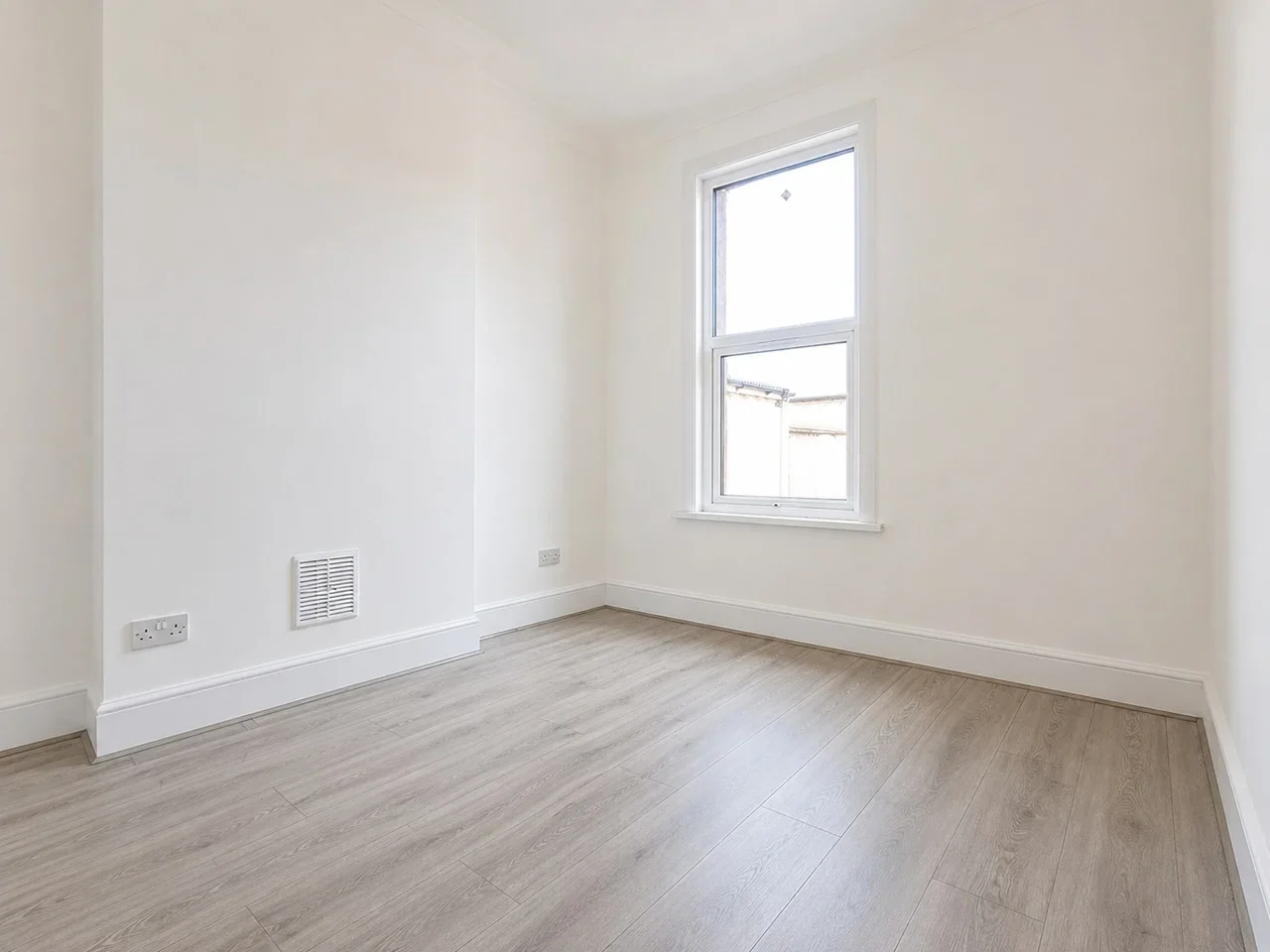 House Vicarage Lane in Greater London