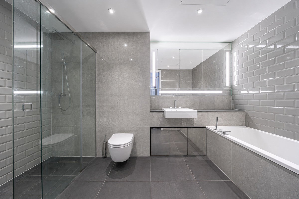 Flat Alie Street in Greater London