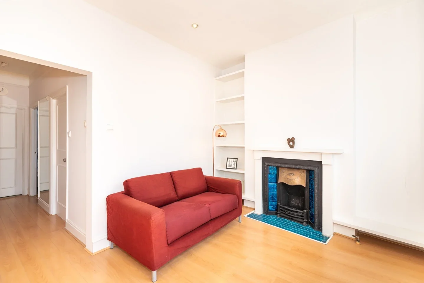 Flat Garfield Road in Greater London