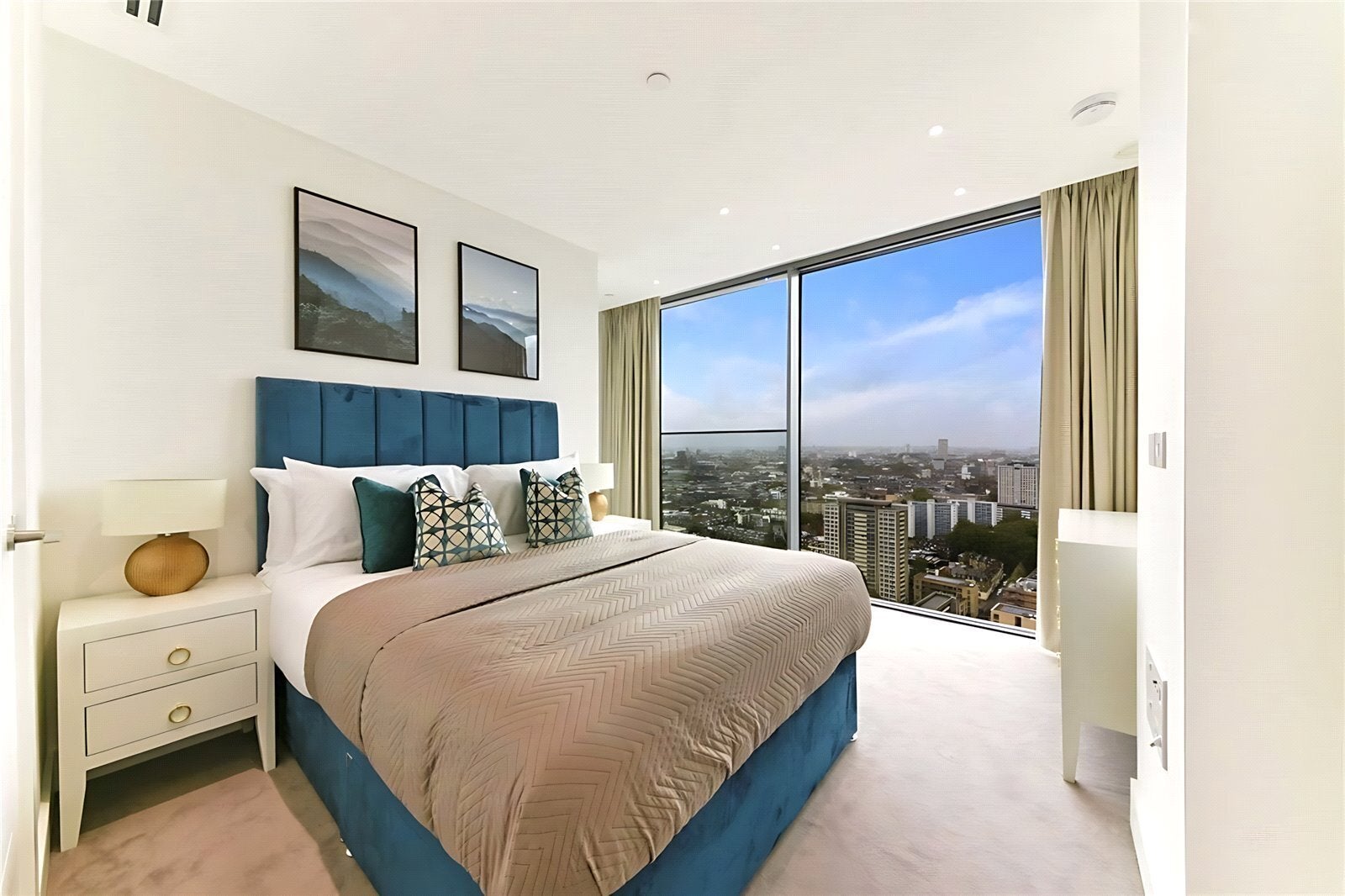 Flat Dingley Road in Greater London