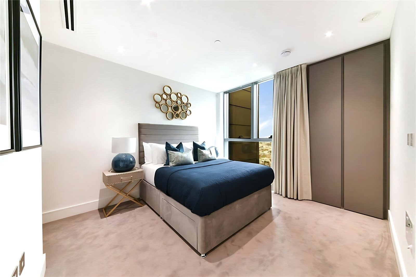 Flat Dingley Road in Greater London