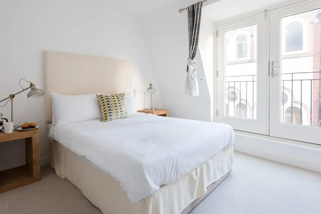 Flat Lovat Lane in City of London