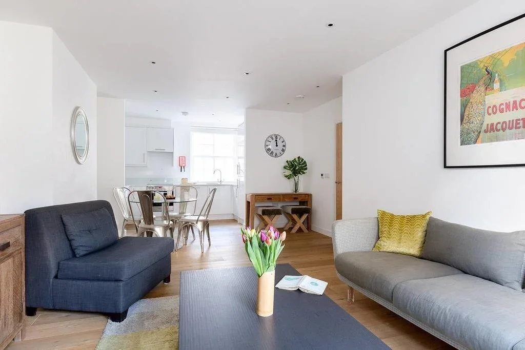Flat Lovat Lane in City of London