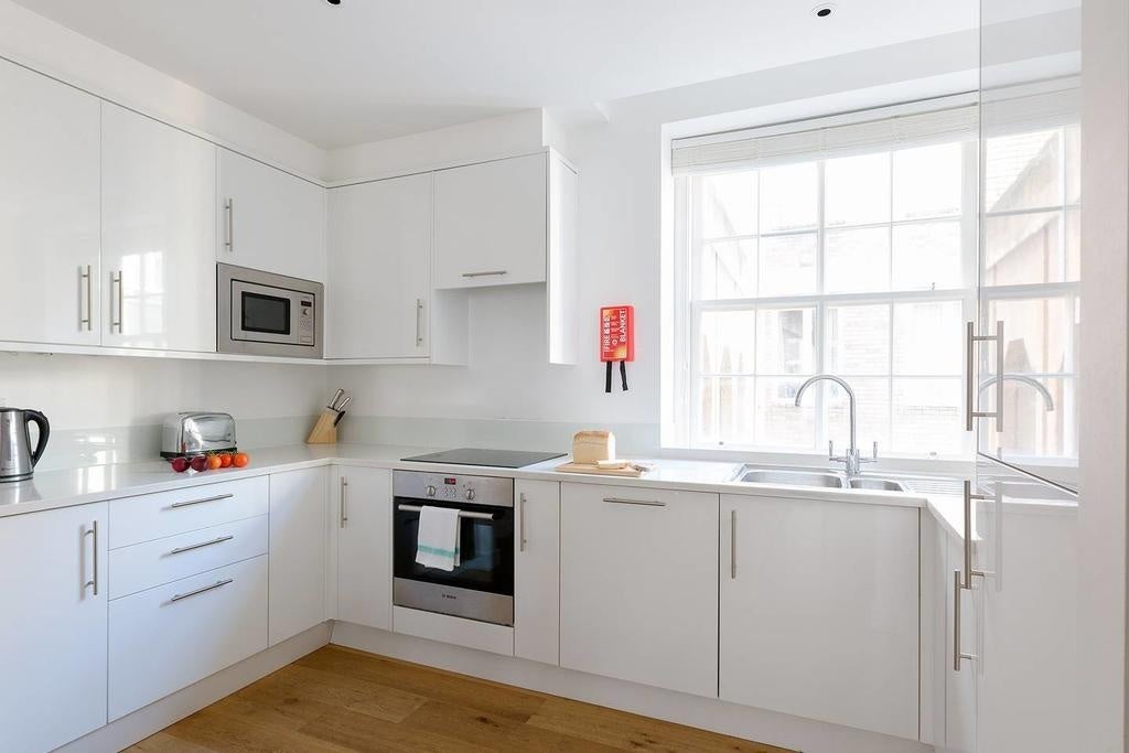 Flat Lovat Lane in City of London