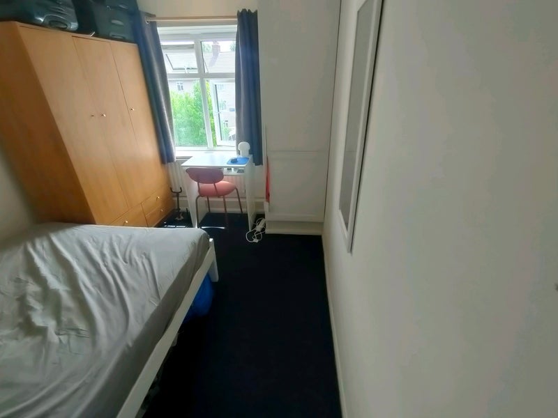 Room Pitt Crescent in Greater London
