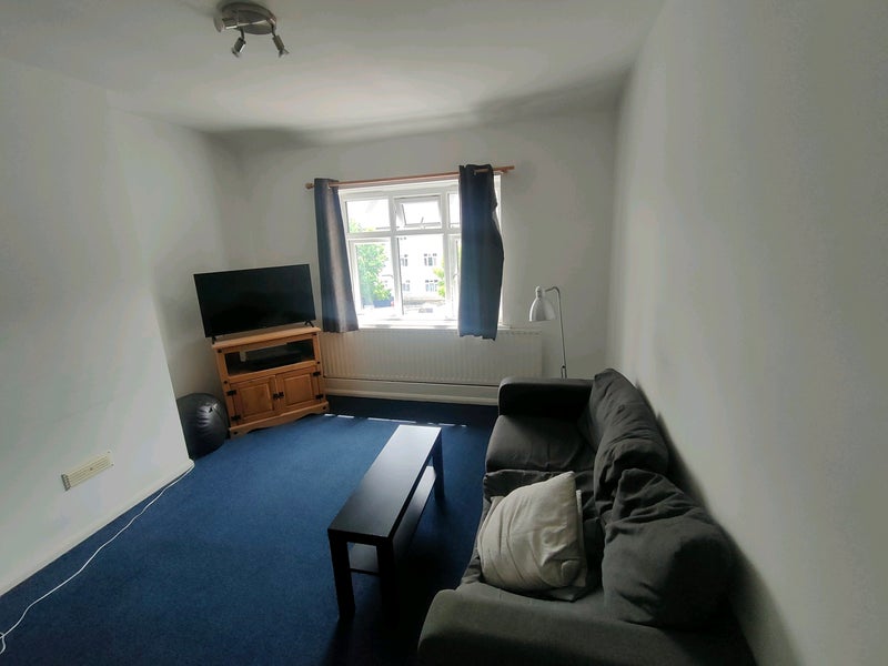 Room Pitt Crescent in Greater London