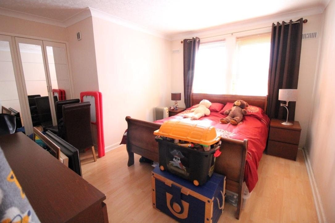 Flat Avonwick Road in Greater London