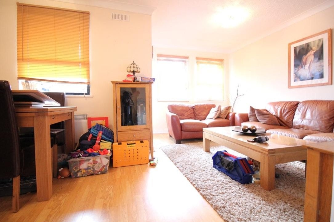 Flat Avonwick Road in Greater London